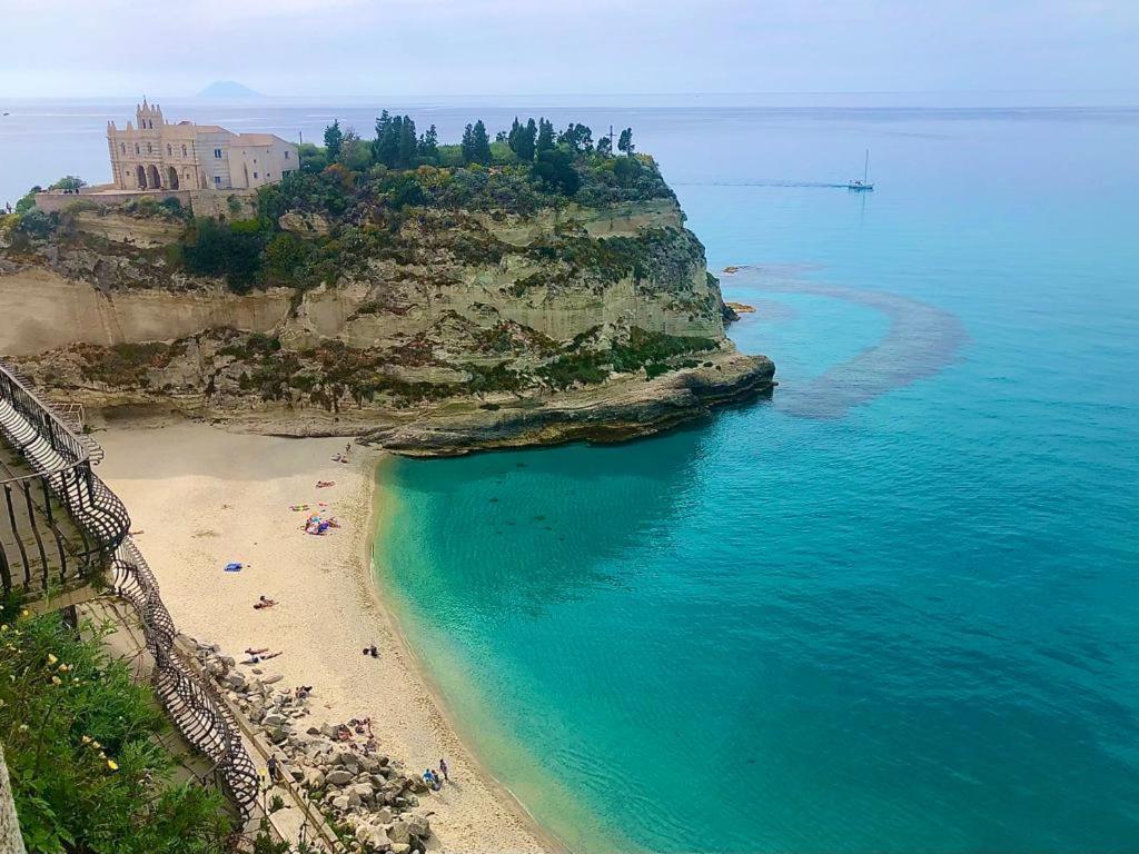 The Queen Tropea Bagian luar foto